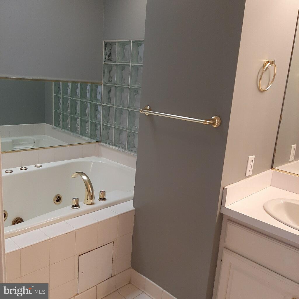 350 River Road, Unit C3 New Hope, PA 18938 - Photo 12 of 15 Main Bath