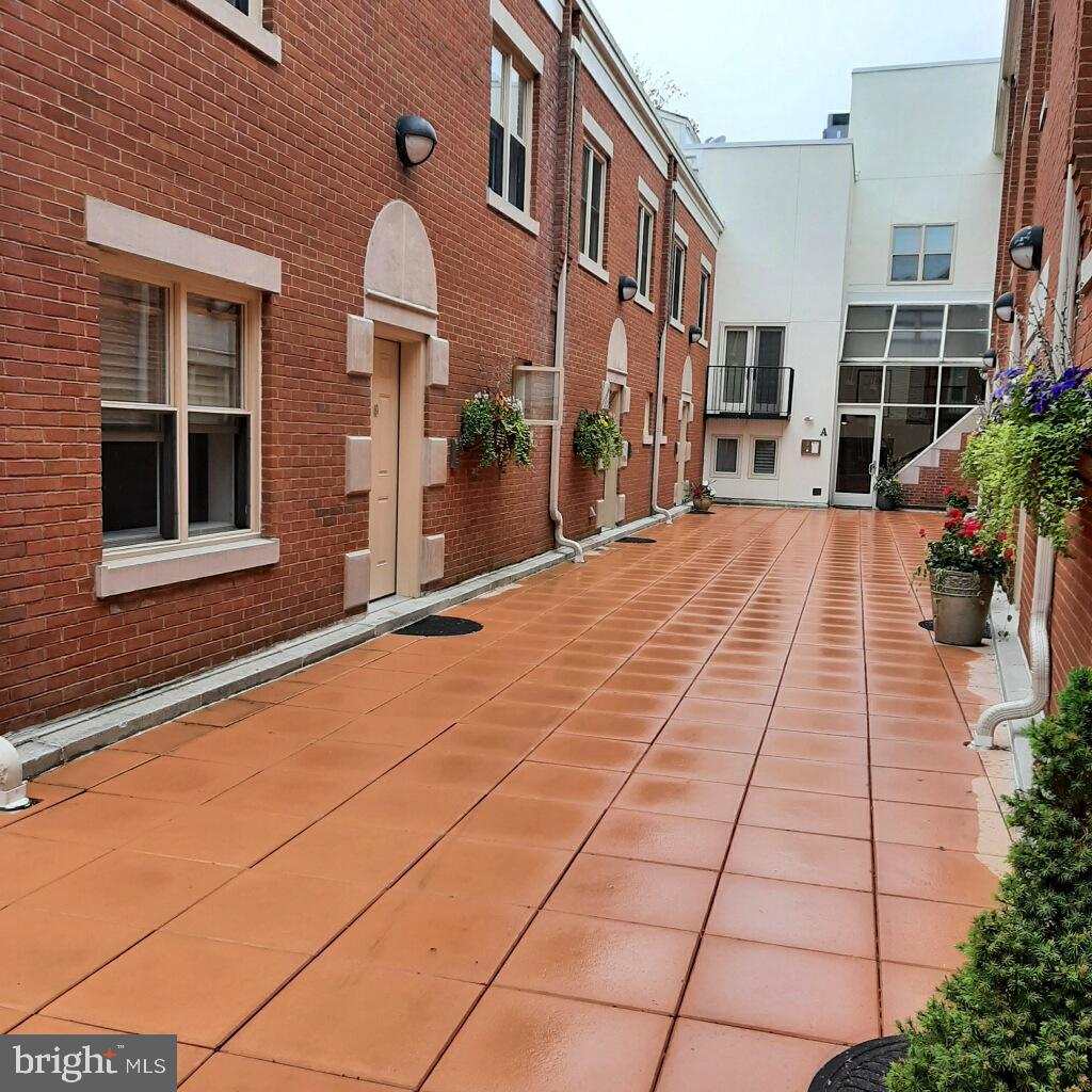 350 River Road, Unit C3 New Hope, PA 18938 - Photo 3 of 15 Courtyard to front door