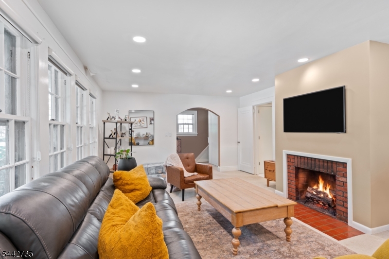 529 Wyndham Road Teaneck, NJ 07666 - Photo 11 of 30