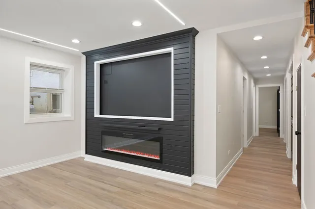 $599,900 | 1258 North Mayfield Avenue, Chicago, IL 60651