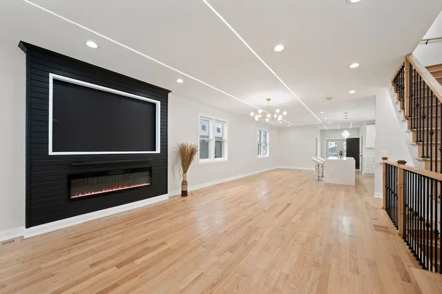 $599,900 | 1258 North Mayfield Avenue, Chicago, IL 60651