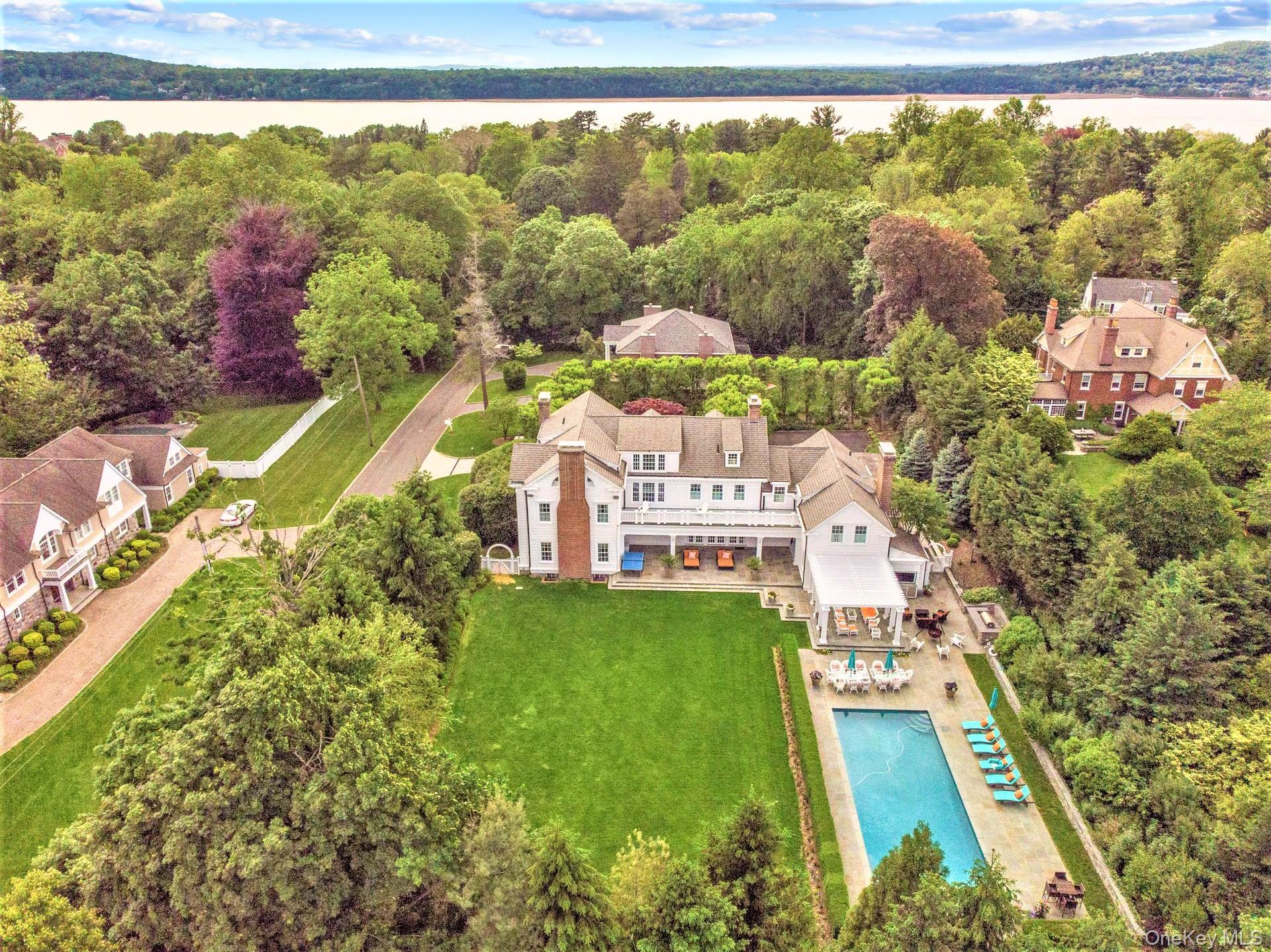 1 Roland Road Irvington, NY 10533 - Photo 2 of 35 a view of a city