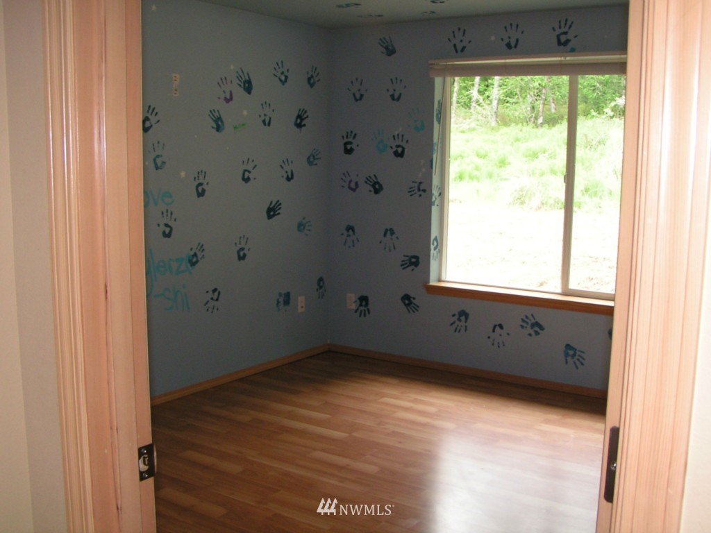297 Glass Road Port Angeles, WA 98362 - Photo 10 of 15 Gallery Image 10