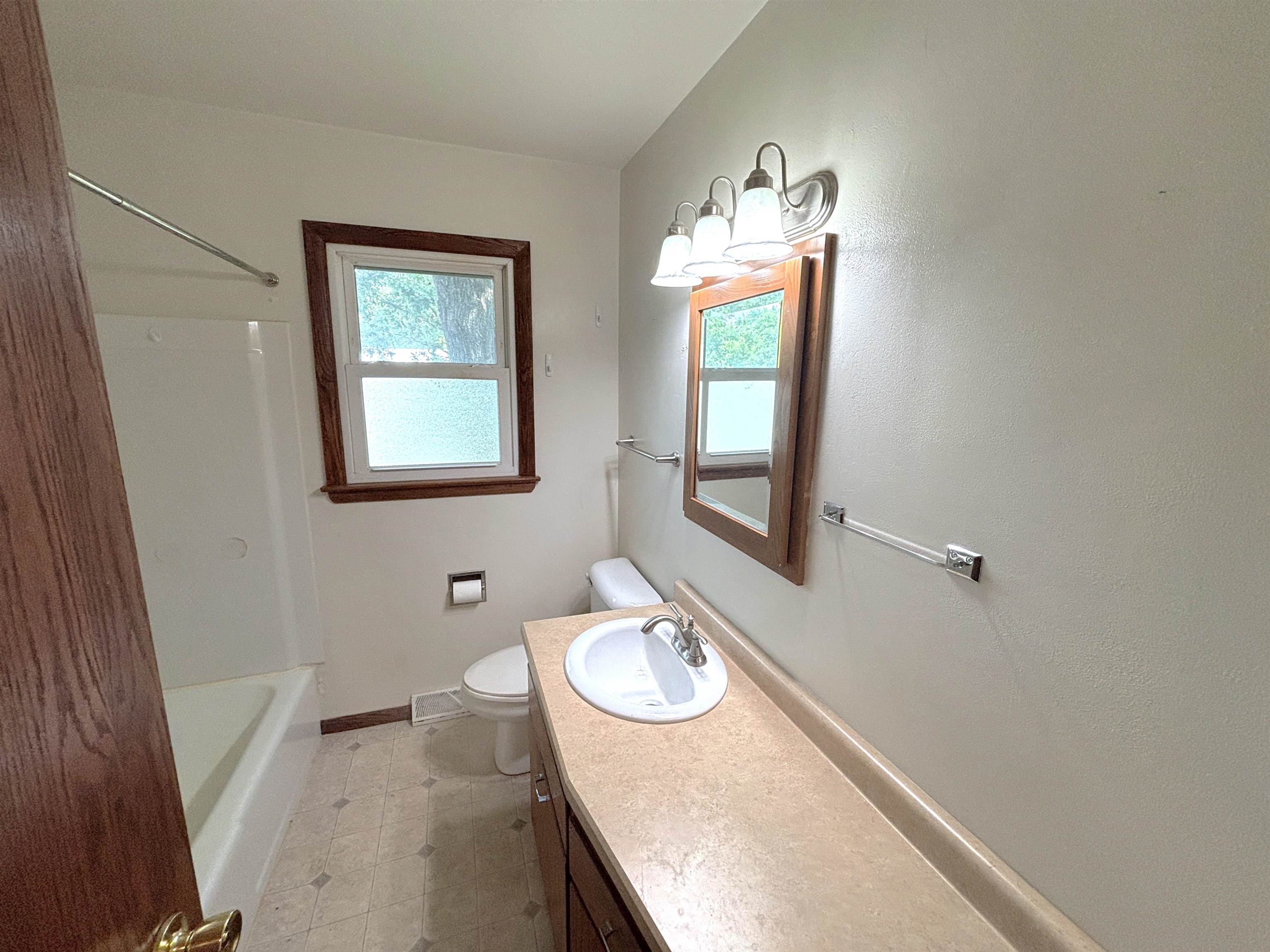 5794 Portage Road Madison, WI 53718 - Photo 12 of 38