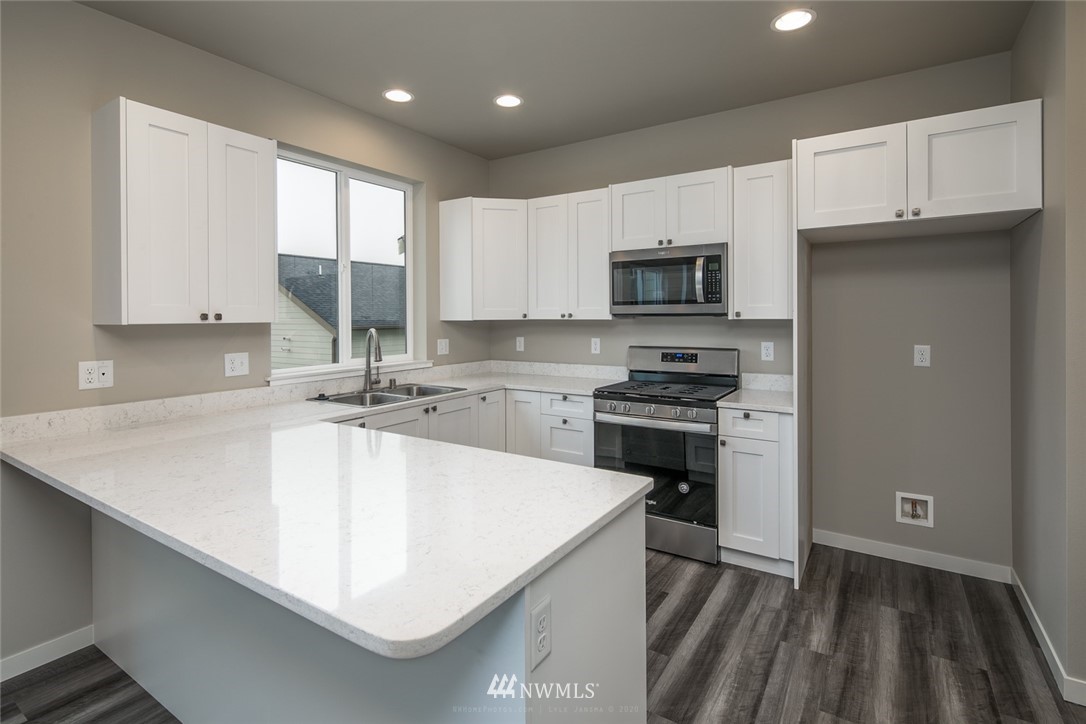 2082 Roxy Loop Ferndale, WA 98248 - Photo 8 of 37