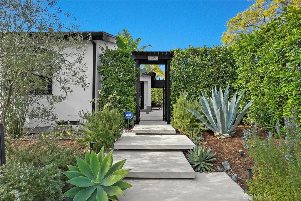 1630 West Kenneth Road Glendale, CA 91201 - Photo 1 of 1 Entrance