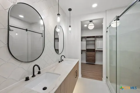 a view of walk in closet