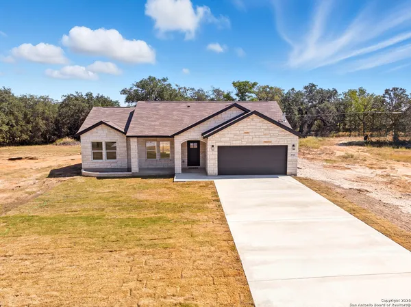 $320,000 | 16724 Tapatio Street, Atascosa, TX 78002