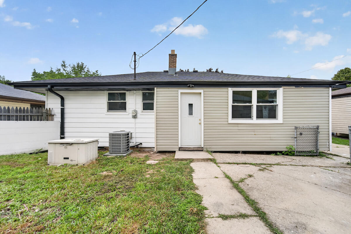 2702 Loraine Avenue Racine, WI 53404 - Photo 18 of 18 DSC06447