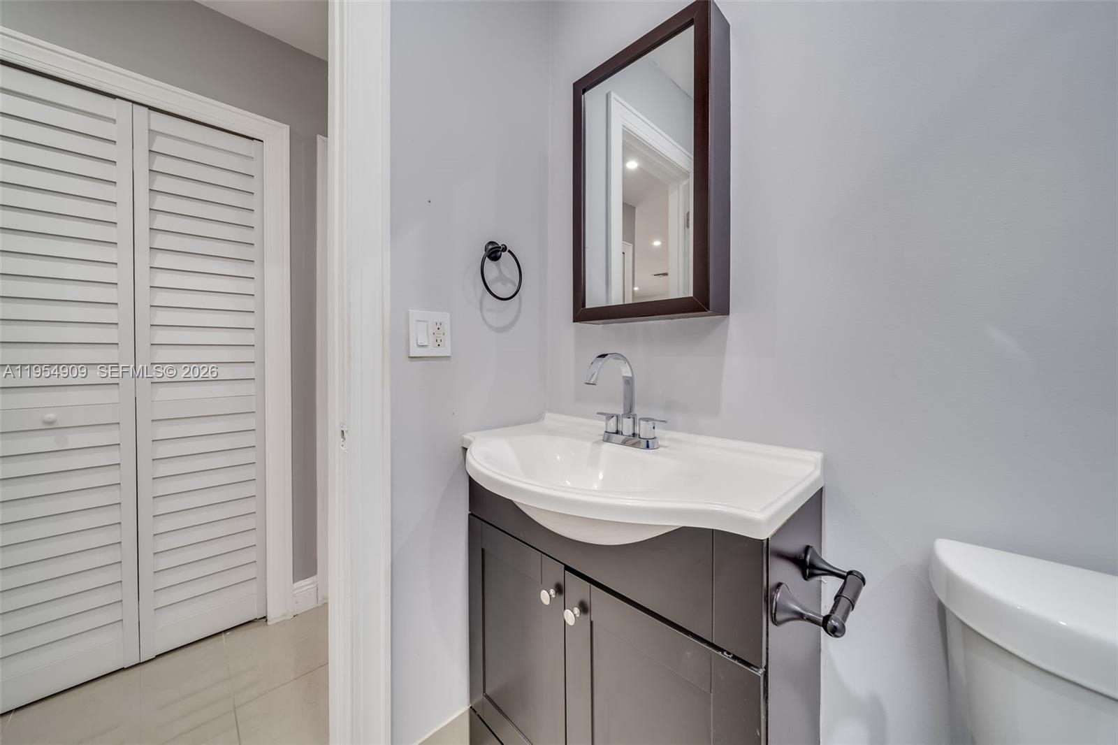 11800 Southwest 35th Street Miami, FL 33175 - Photo 31 of 60 Guest bathroom