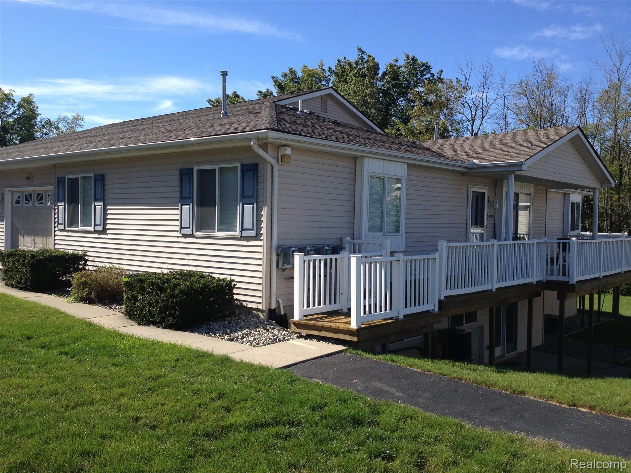 9524 Timber Ridge Drive Grand Blanc, MI 48439 - Photo 2 of 17 Deck