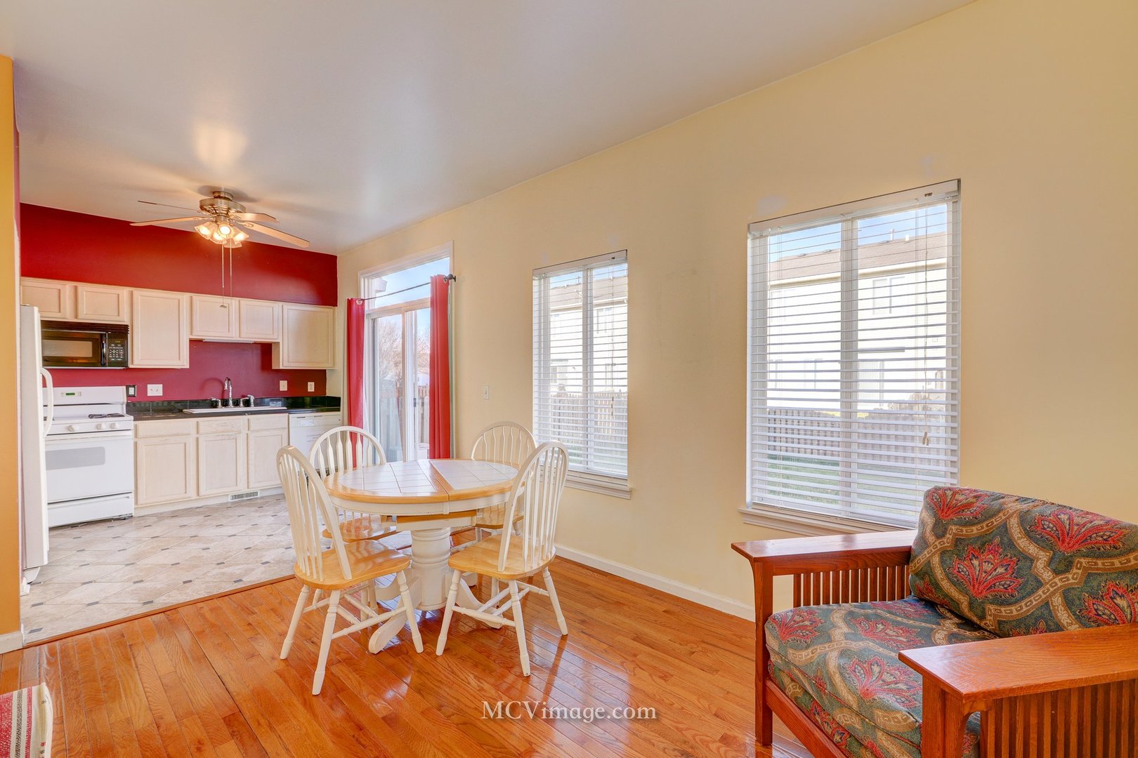 317 Reston Circle Romeoville, IL 60446 - Photo 13 of 15 a dining room with furniture and window