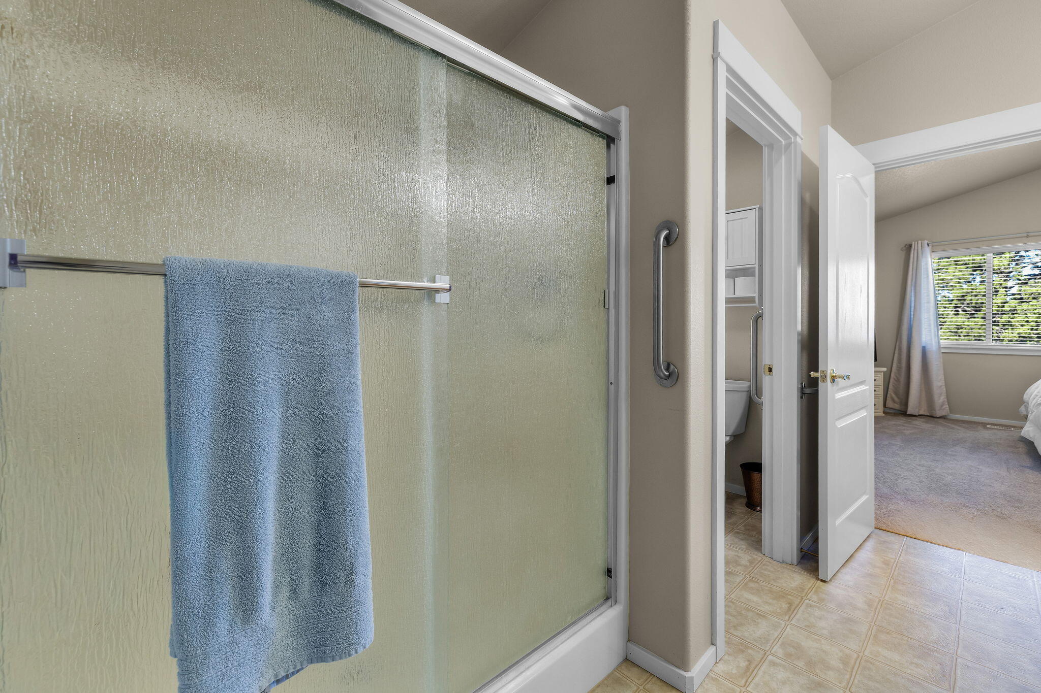 3626 Southwest 29th Street Redmond, OR 97756 - Photo 17 of 31 primary bath