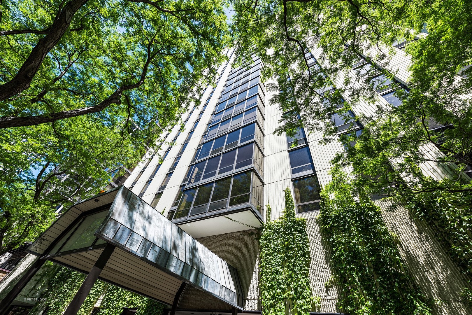 100 East Bellevue Pl Unit 8B  