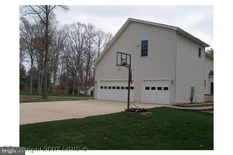 7201 Wesley Road Springfield, VA 22150 - Photo 3 of 11 a view of a backyard with large trees