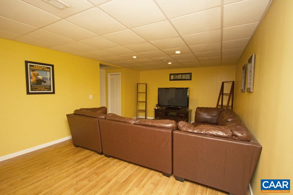81 Hords Hill Road Ruckersville, VA 22968 - Photo 26 of 34 a living room with furniture