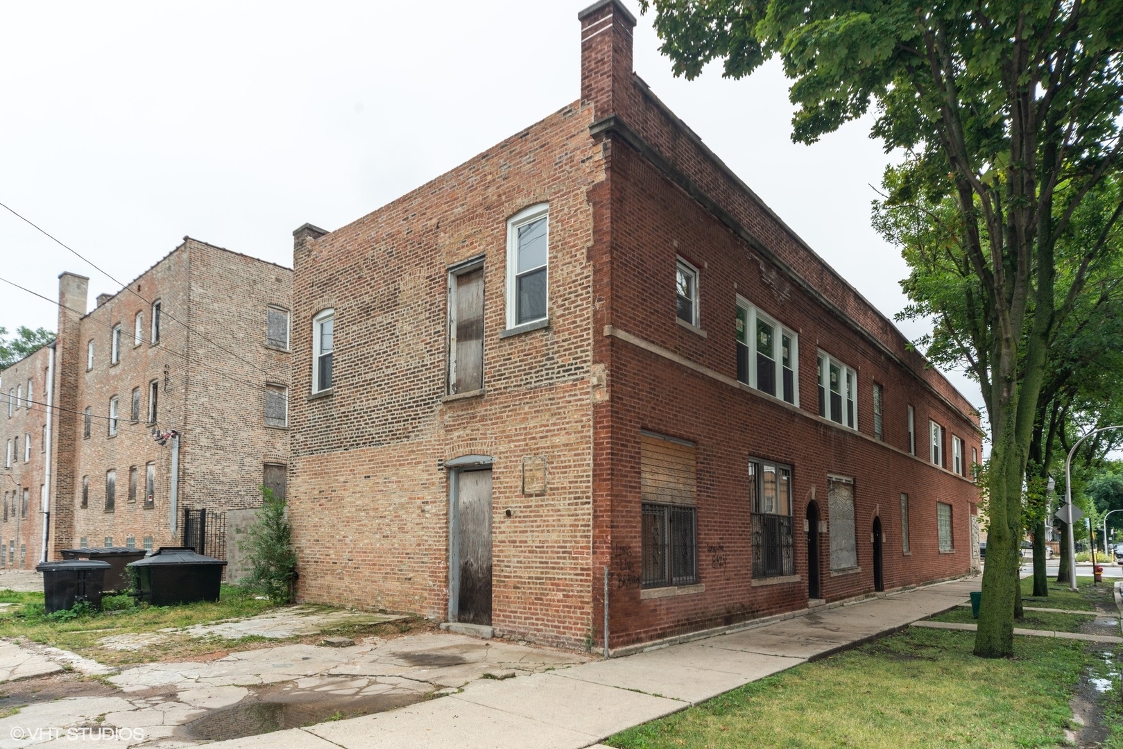 5256 West Chicago Avenue Chicago, IL 60651 - Photo 4 of 11 a front view of a building with a garden