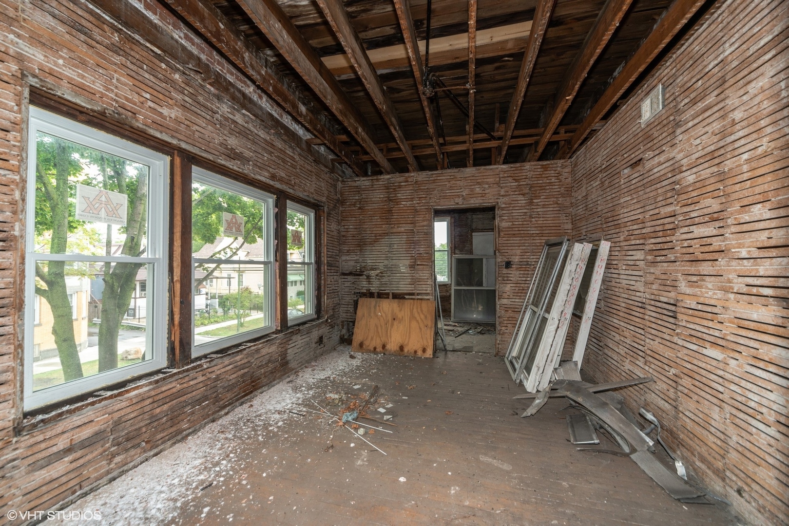 5256 West Chicago Avenue Chicago, IL 60651 - Photo 9 of 11 a view of a room with gym equipment