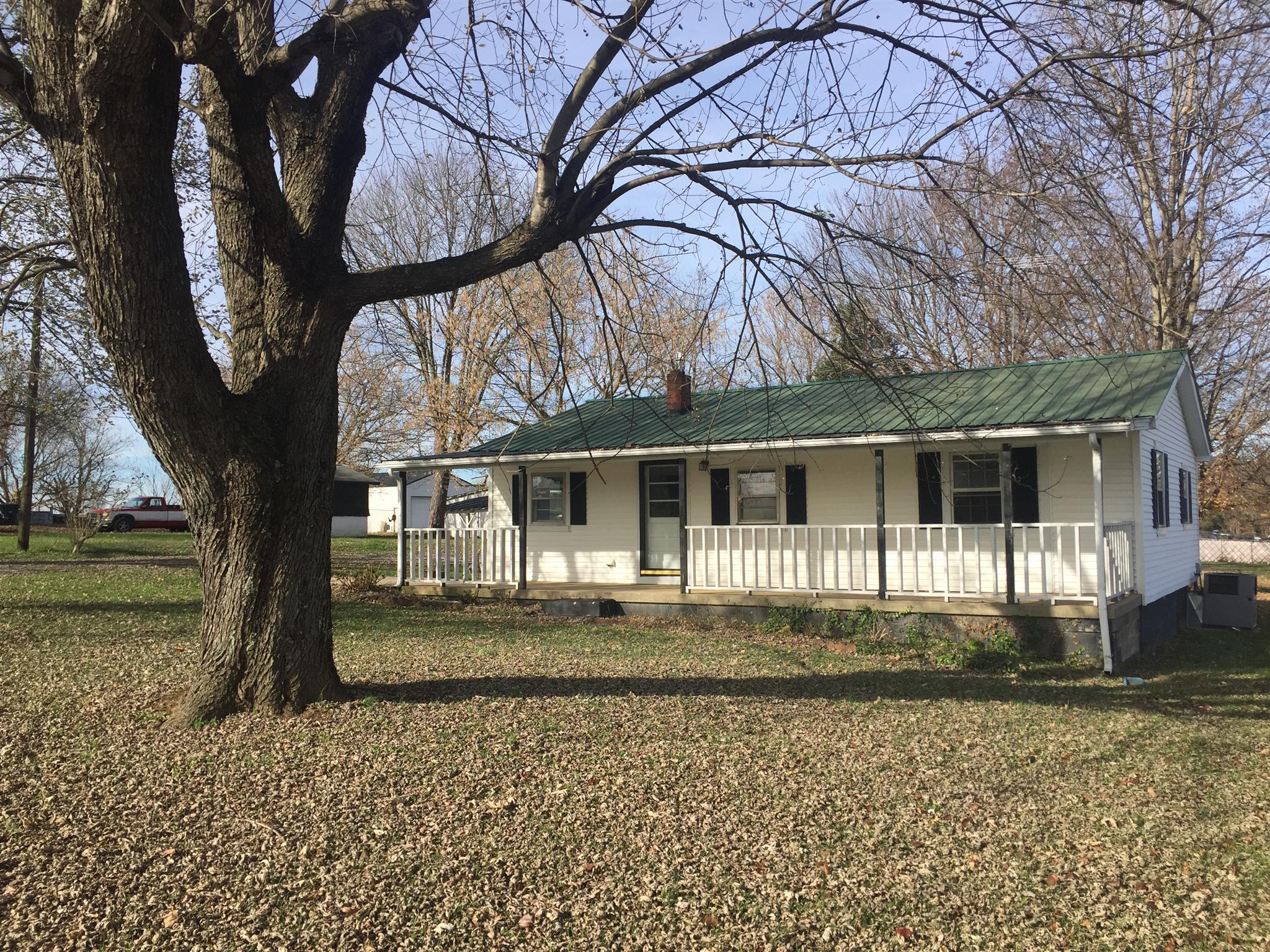 506 Dorris Road Portland, TN 37148 - Photo 2 of 8 a front view of a house with garden