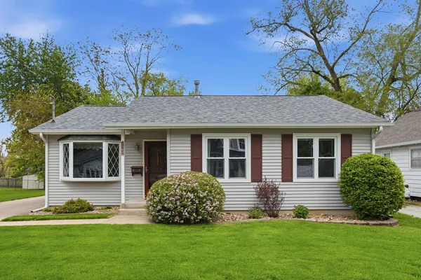 $184,900 | 1160 32nd Street, Moline, IL 61265