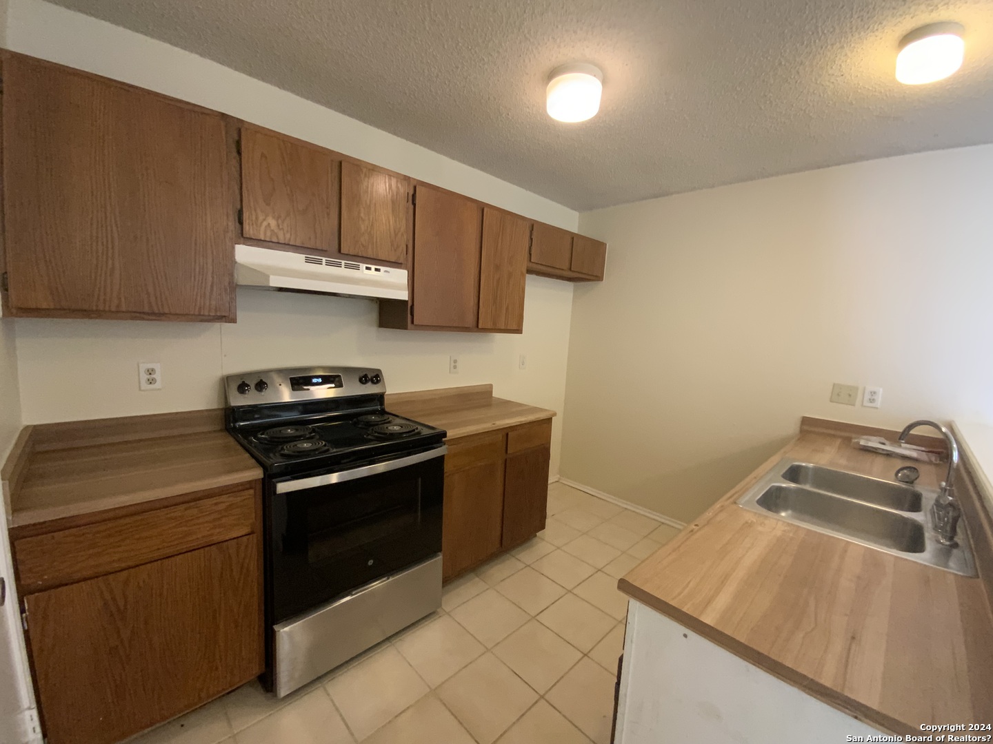 10126 Galesburg San Antonio, TX 78250 - Photo 8 of 17 a kitchen with a stove and a sink