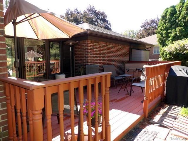 19226 Champaign Road Allen Park, MI 48101 - Photo 13 of 78 13. A GREAT SPOT FOR ENTERTAINING FAMILY AND FRIENDS!