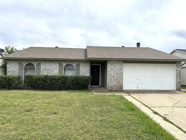 $2,250 | 5620 Pearce Street, The Colony, TX 75056