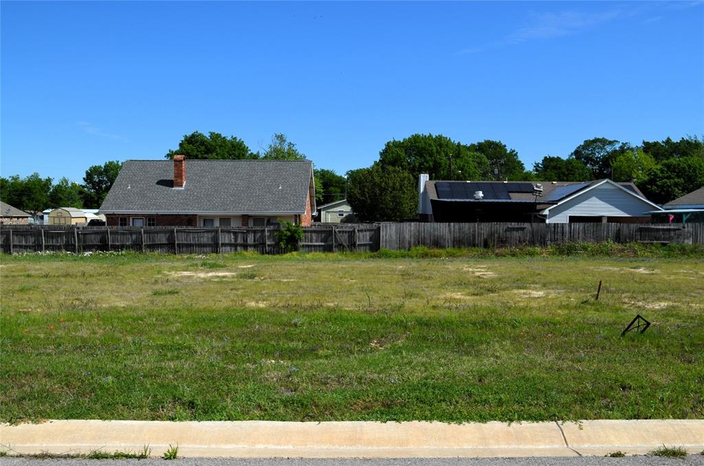 308 Preston Road Mabank, TX 75147 - Photo 2 of 4