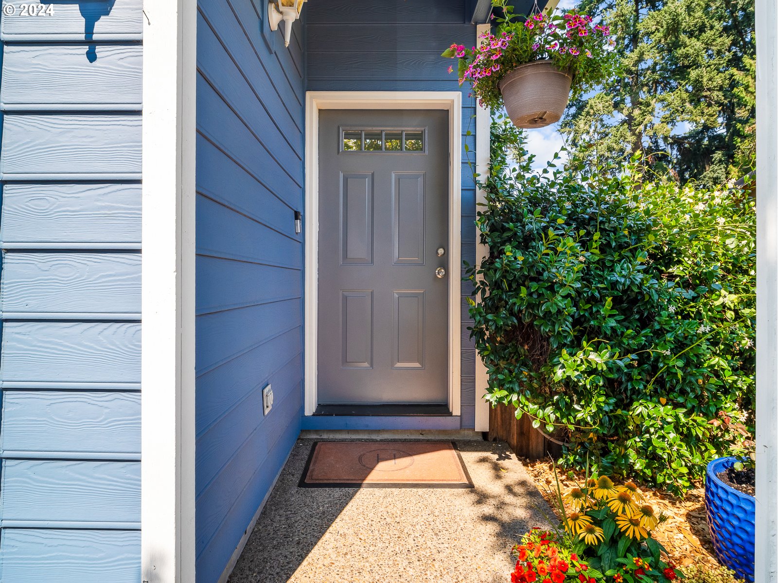 5541 Southeast Henderson Street Portland, OR 97206 - Photo 2 of 26 a view of outdoor space
