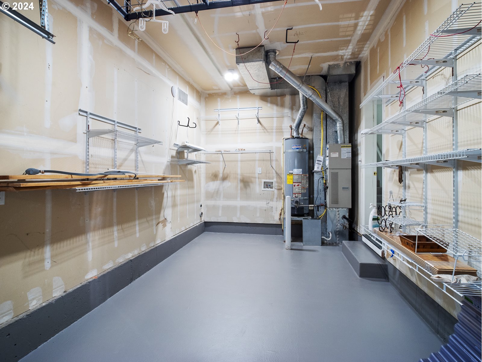 5541 Southeast Henderson Street Portland, OR 97206 - Photo 25 of 26 a view of a room with gym equipment