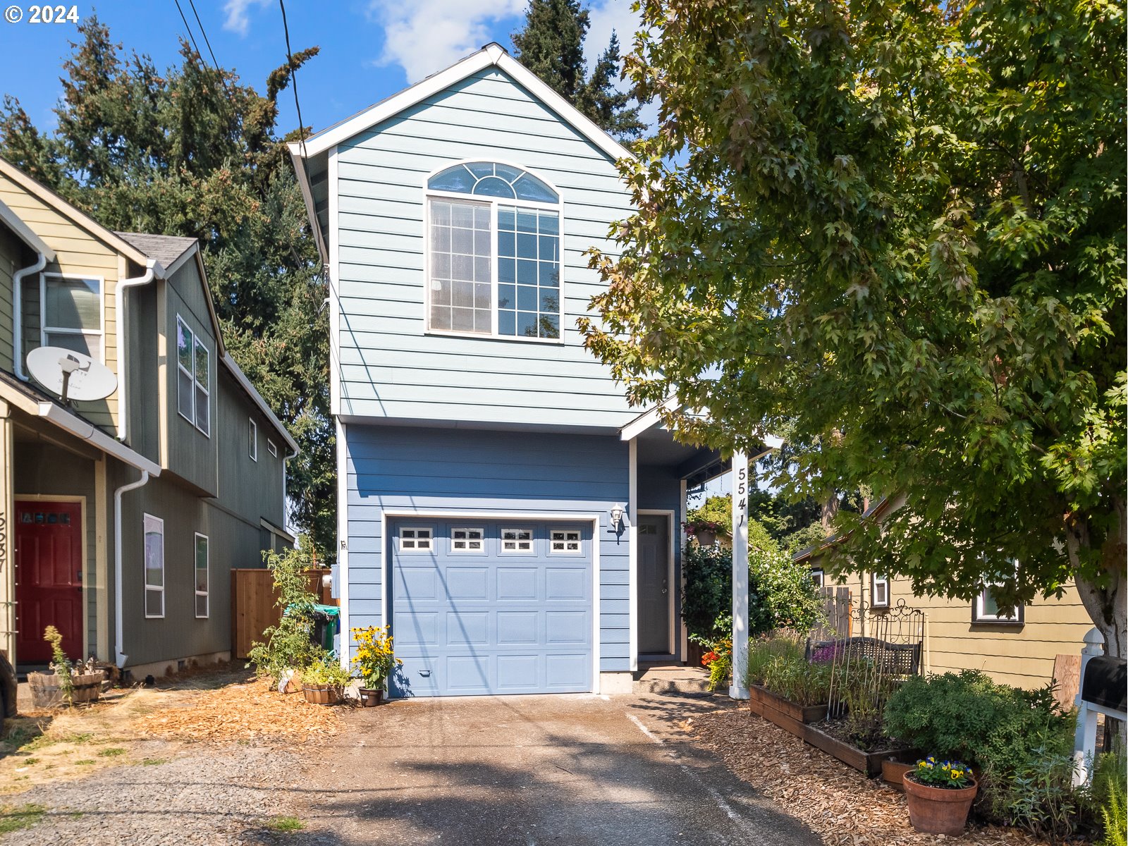 5541 Southeast Henderson Street Portland, OR 97206 - Photo 26 of 26 a front view of a house
