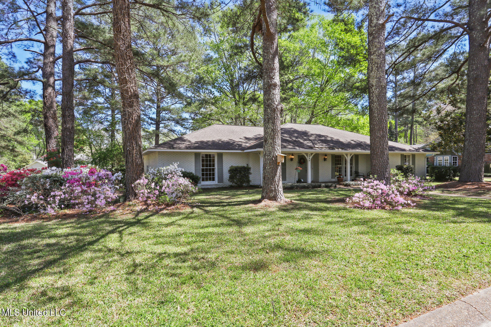 5495 Briarfield Road Jackson, MS 39211 - Photo 2 of 23 2