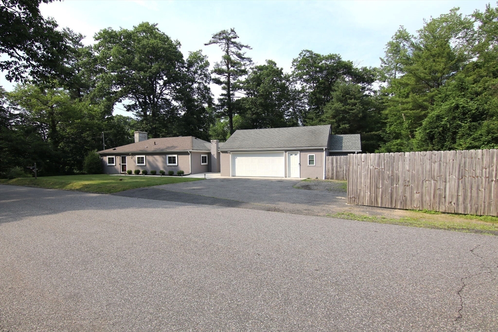90 Oakwood Road Brimfield, MA 01010 - Photo 2 of 31 Gallery Image 2
