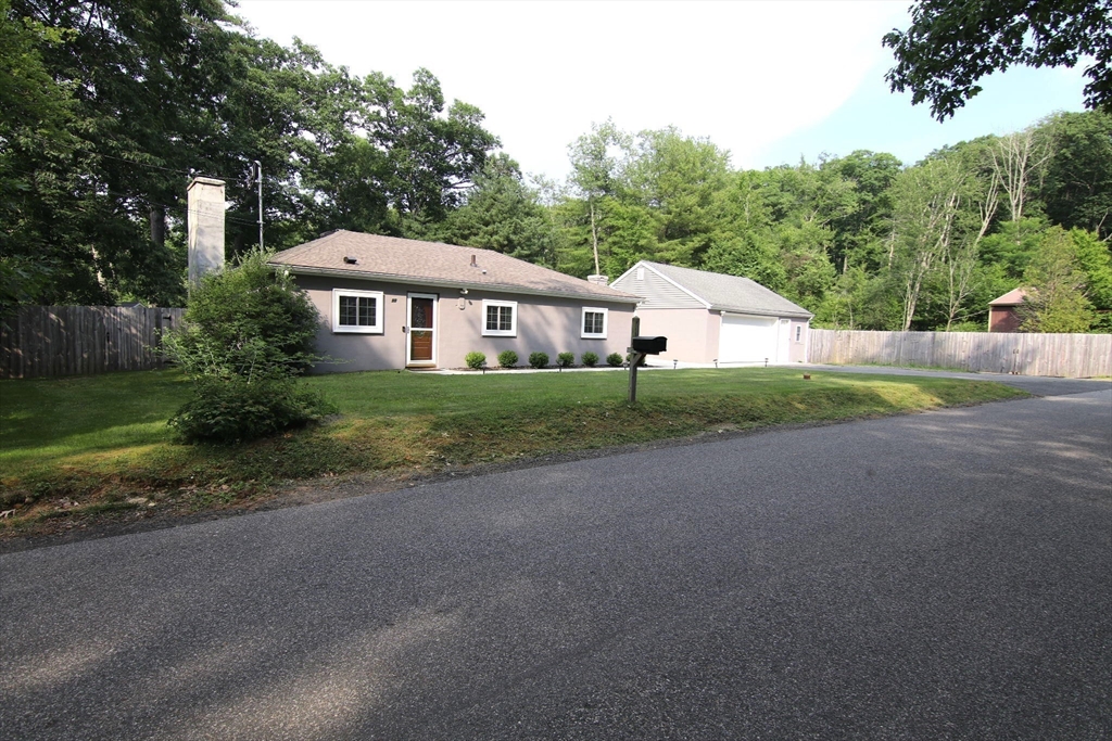 90 Oakwood Road Brimfield, MA 01010 - Photo 3 of 31 Gallery Image 3