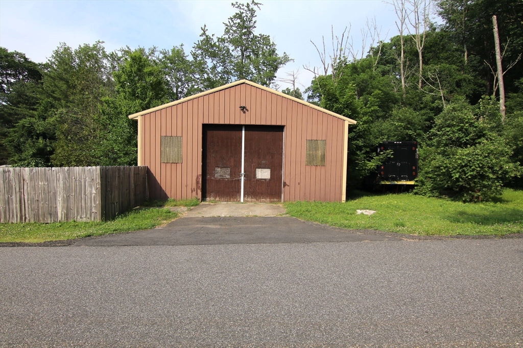 90 Oakwood Road Brimfield, MA 01010 - Photo 4 of 31 Gallery Image 4