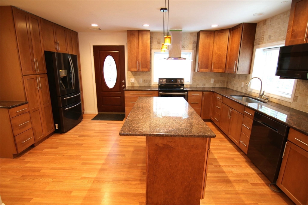 90 Oakwood Road Brimfield, MA 01010 - Photo 7 of 31 Gallery Image 7
