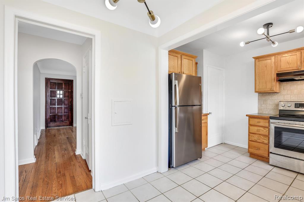 1584 Hampton Road Grosse Pointe Woods, MI 48236 - Photo 7 of 18