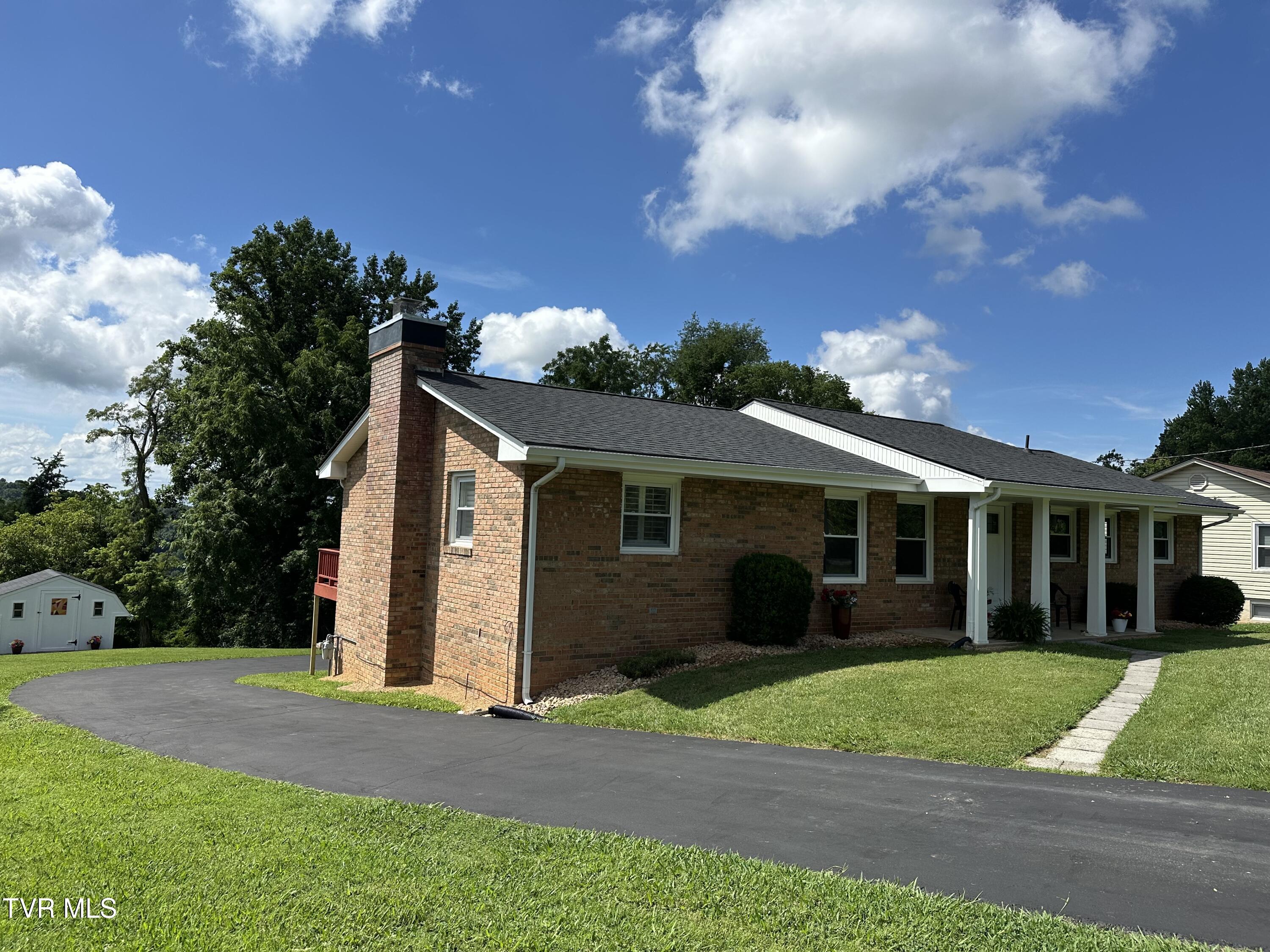 4617 Old Stage Road Kingsport, TN 37664 - Photo 1 of 122 WELCOME HOME - BUY ME!