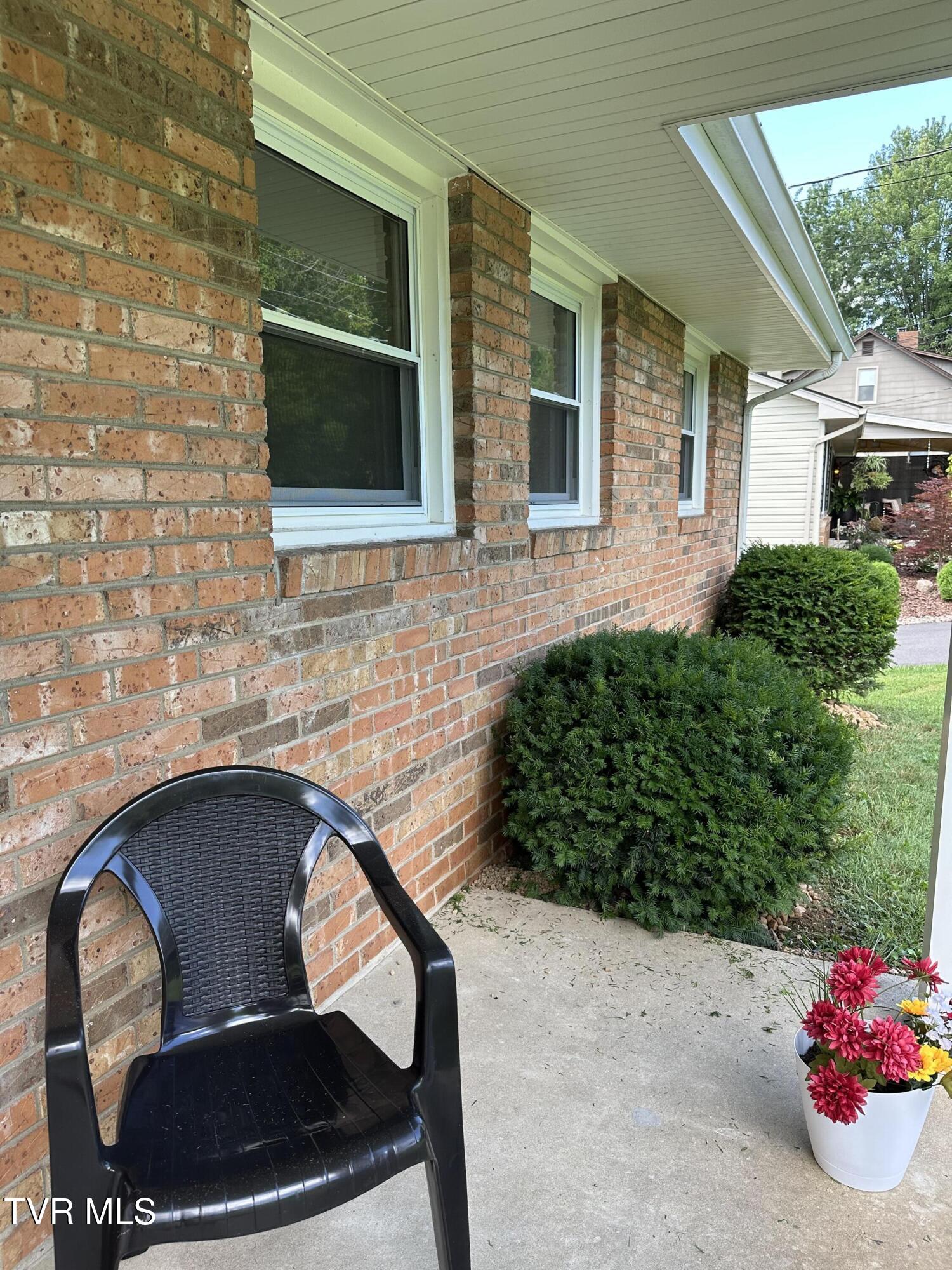 4617 Old Stage Road Kingsport, TN 37664 - Photo 109 of 122 Front covered porch