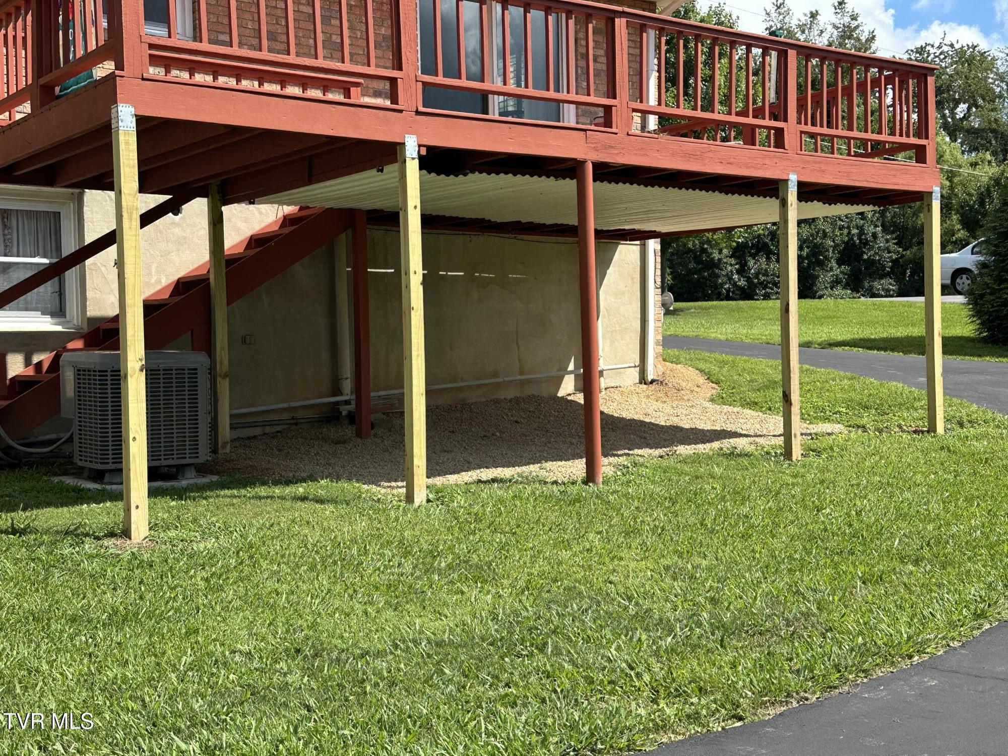 4617 Old Stage Road Kingsport, TN 37664 - Photo 113 of 122 Space under deck for use