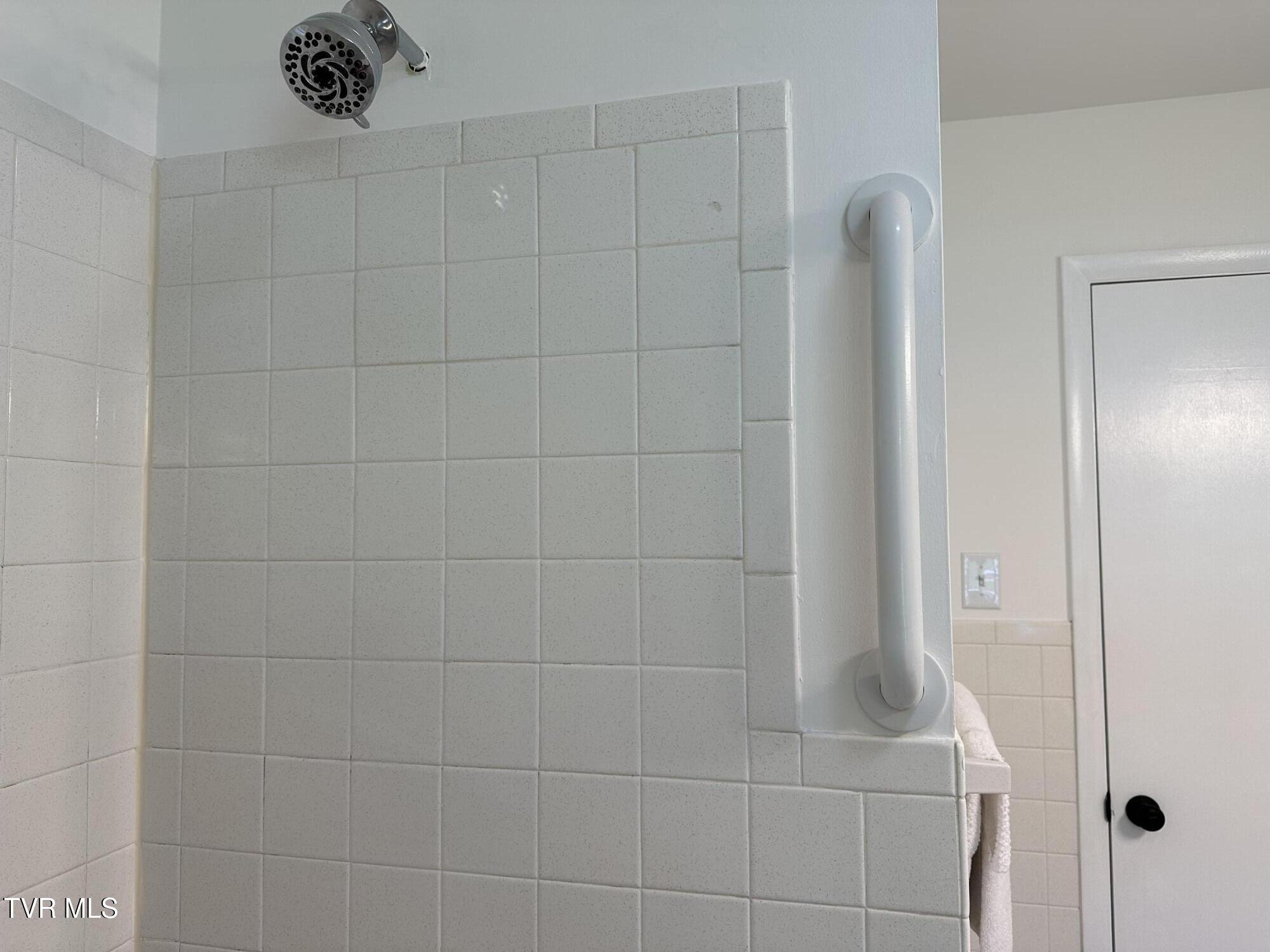 4617 Old Stage Road Kingsport, TN 37664 - Photo 14 of 122 CLEAN TILE FULL BATH