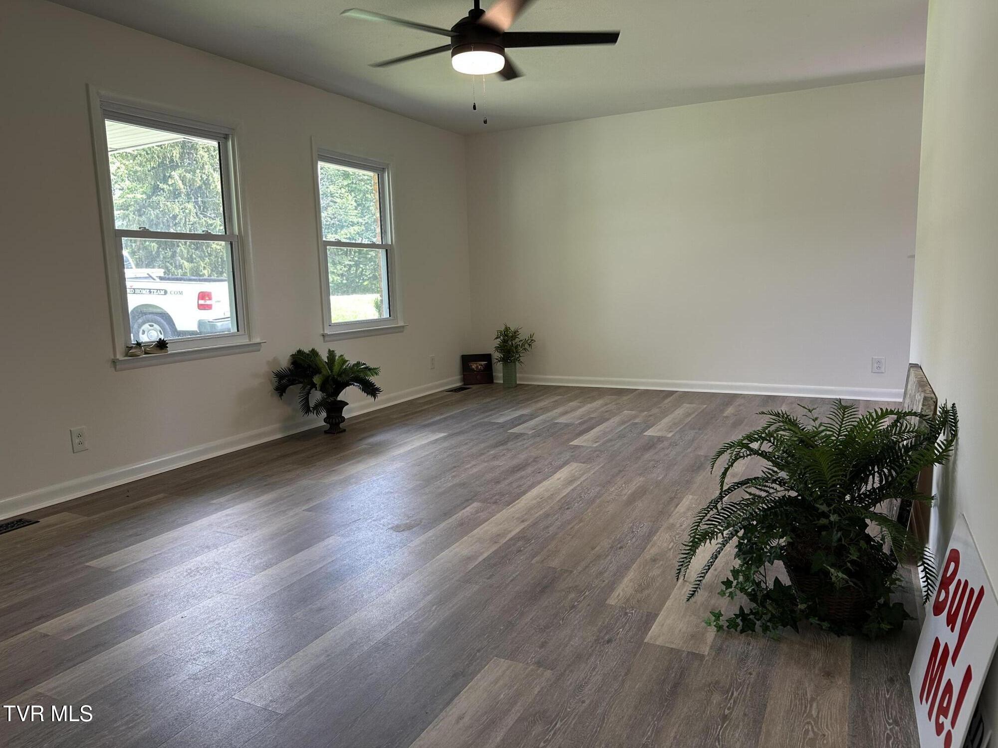 4617 Old Stage Road Kingsport, TN 37664 - Photo 27 of 122 LARGE LIVING ROOM