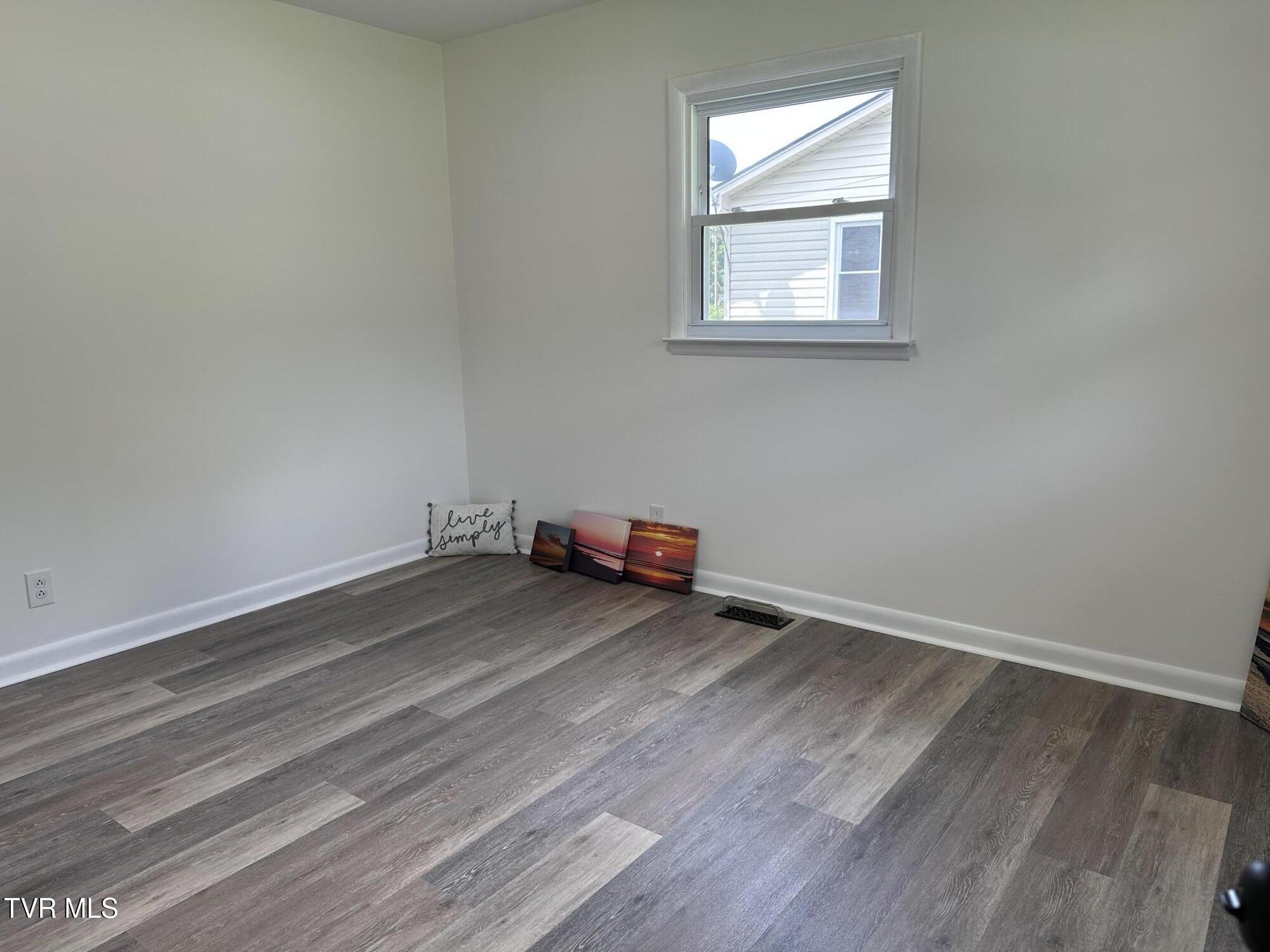4617 Old Stage Road Kingsport, TN 37664 - Photo 34 of 122 Master Bedroom w/ 1/2bath