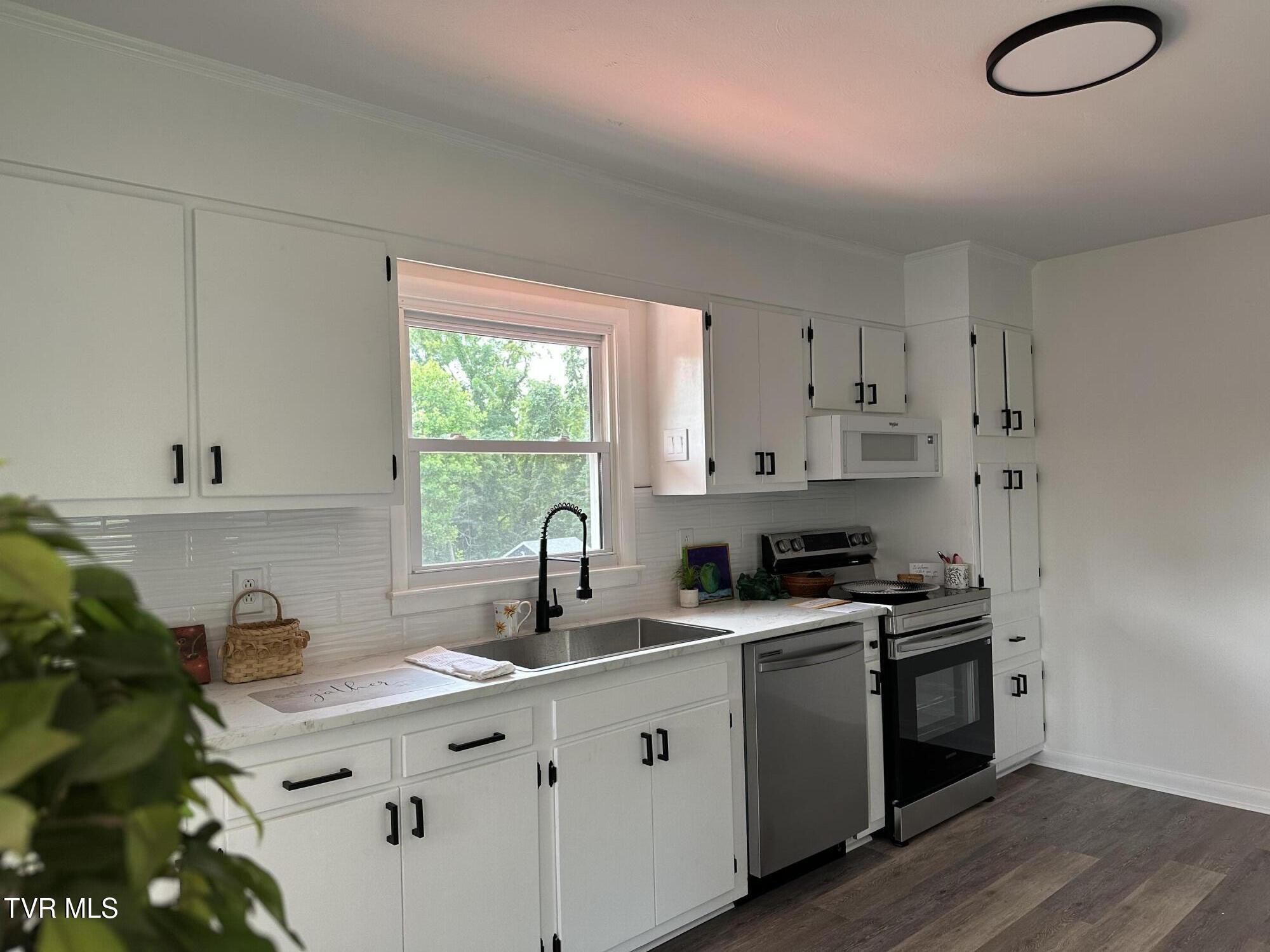 4617 Old Stage Road Kingsport, TN 37664 - Photo 4 of 122 GREAT KITCHEN