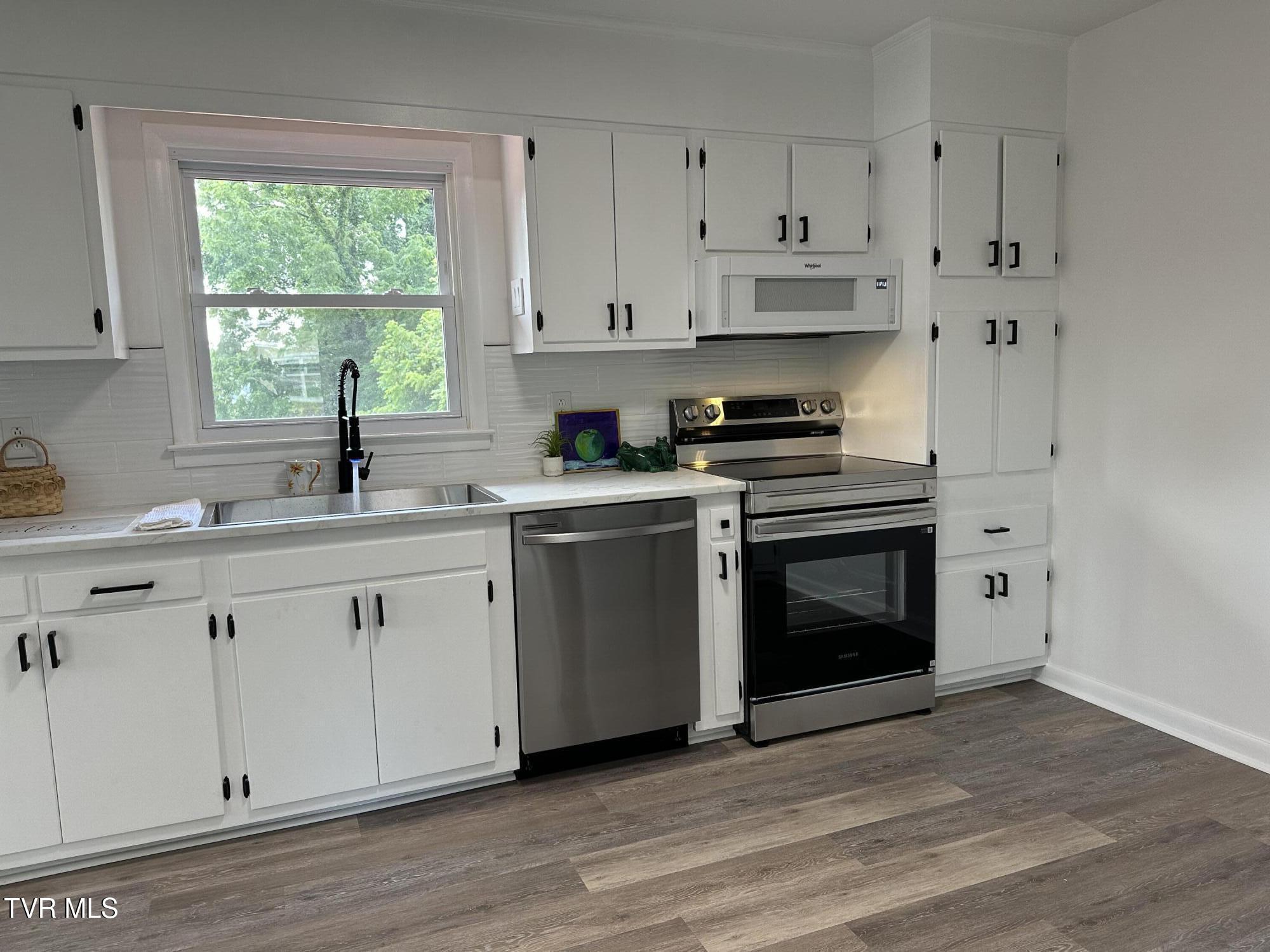 4617 Old Stage Road Kingsport, TN 37664 - Photo 43 of 122 PRETTY KITCHEN