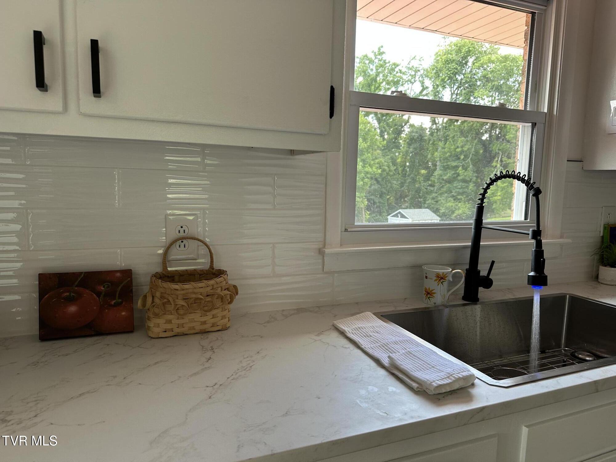 4617 Old Stage Road Kingsport, TN 37664 - Photo 52 of 122 DNEW COUNTERS