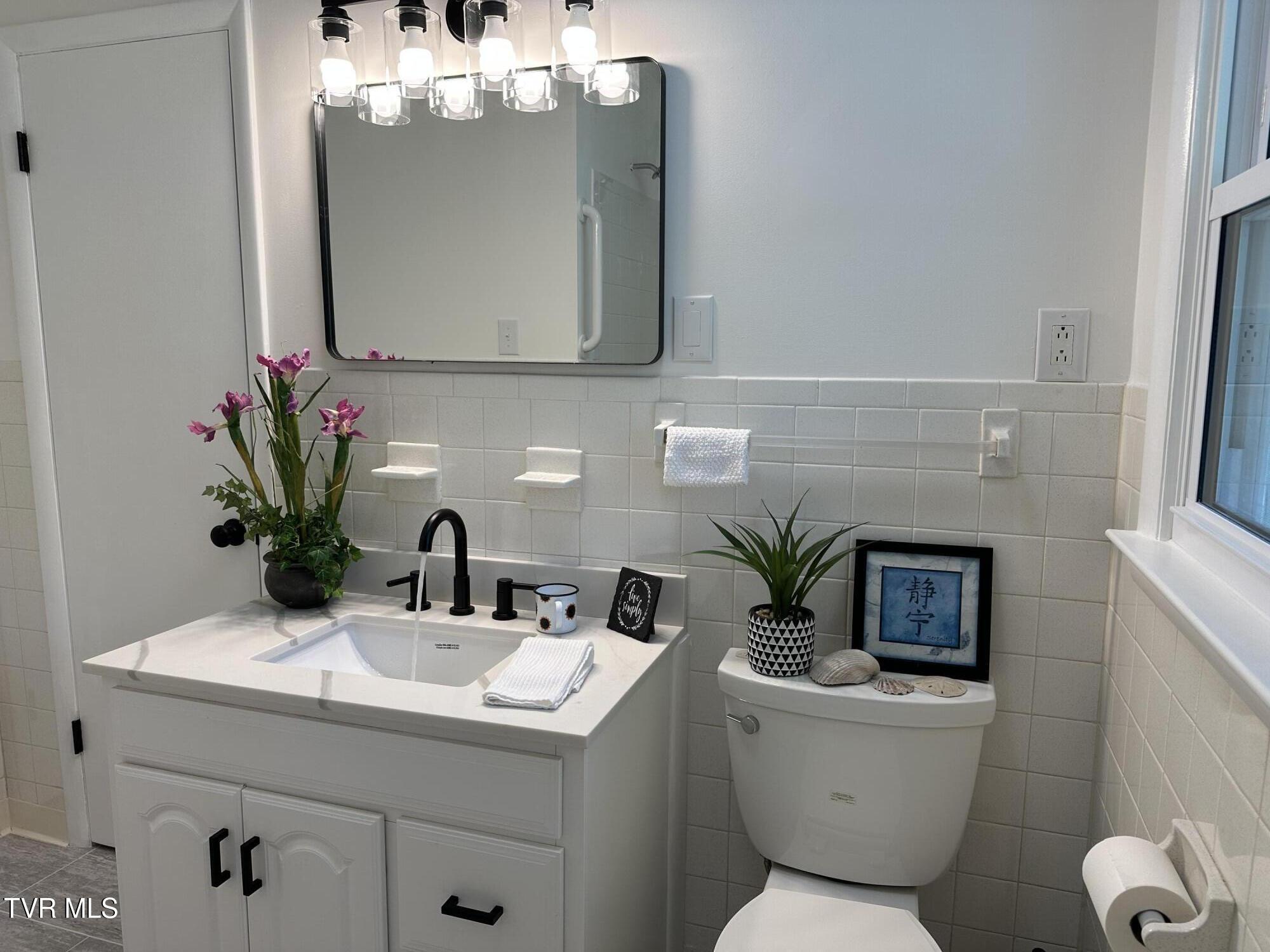 4617 Old Stage Road Kingsport, TN 37664 - Photo 6 of 122 FULLL BATH WITH CLOSET