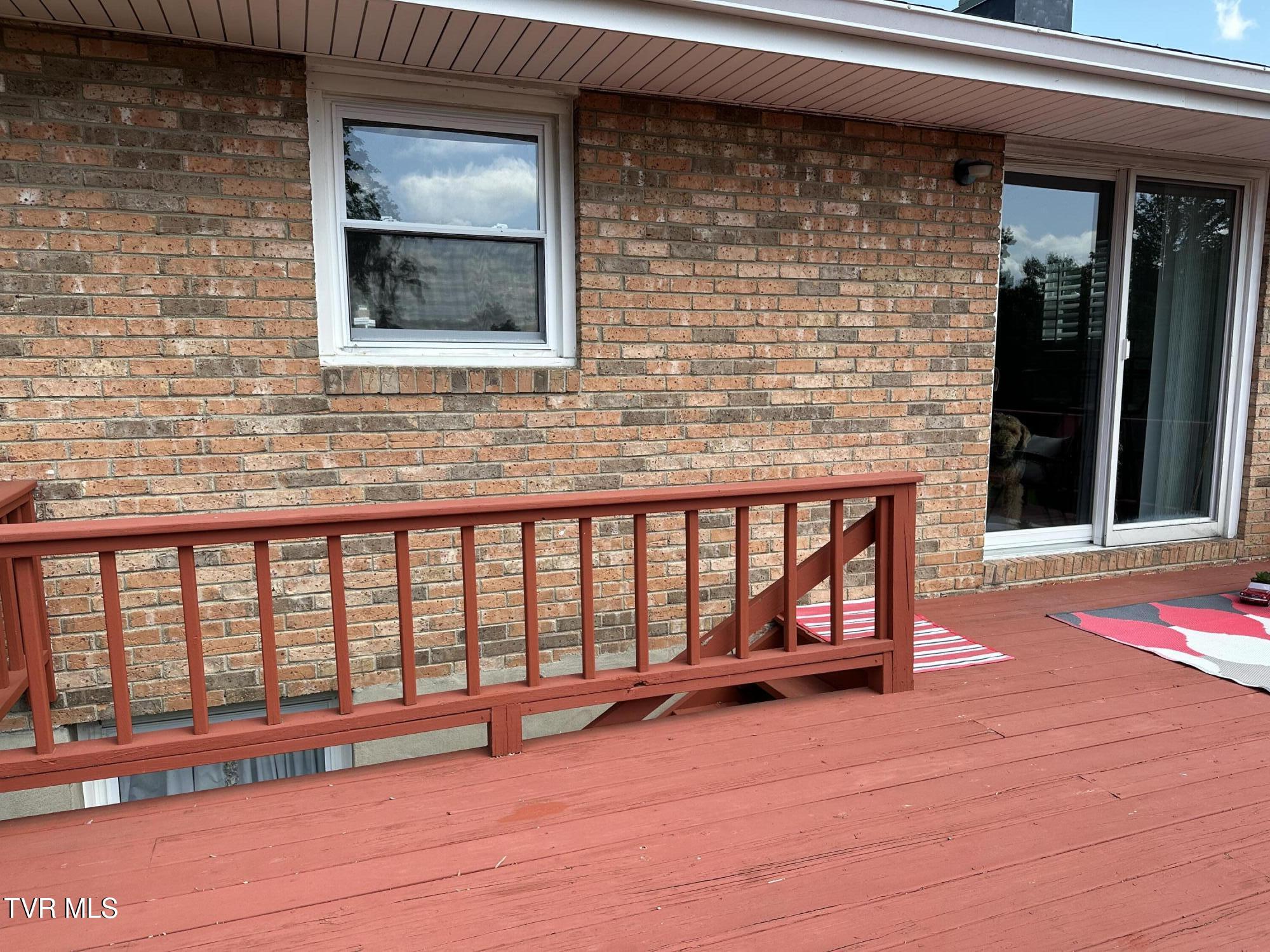 4617 Old Stage Road Kingsport, TN 37664 - Photo 74 of 122 So much deck room