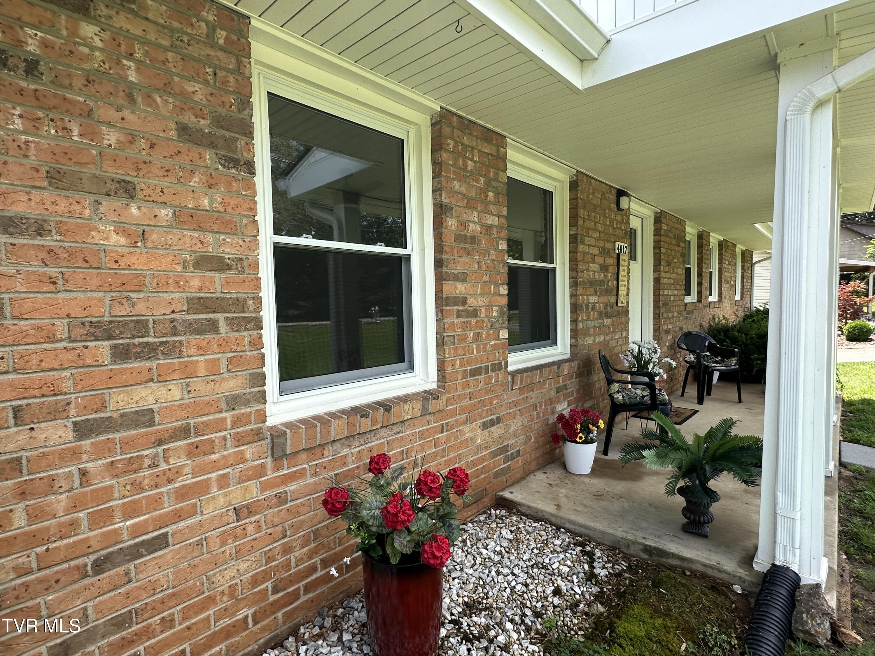 4617 Old Stage Road Kingsport, TN 37664 - Photo 95 of 122 A GREAT ENTRY COVERED PORCH