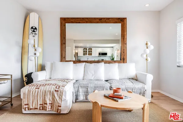 $818,000 | 445 Washington Boulevard, Unit 10, Marina del Rey, CA 90292